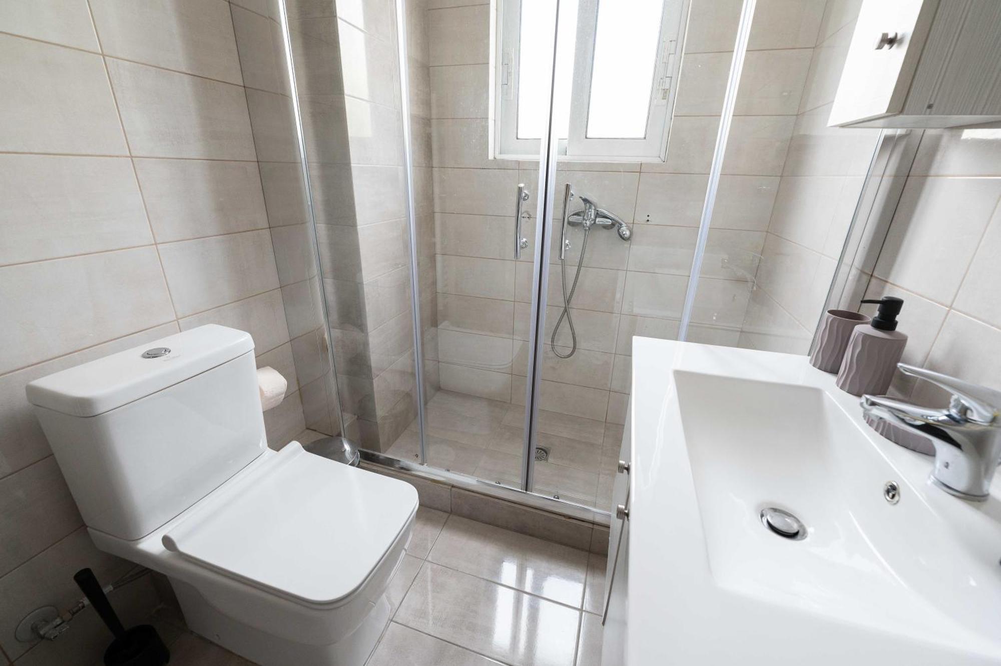 Modern Spacious Apartment Located In بيرايوس المظهر الخارجي الصورة