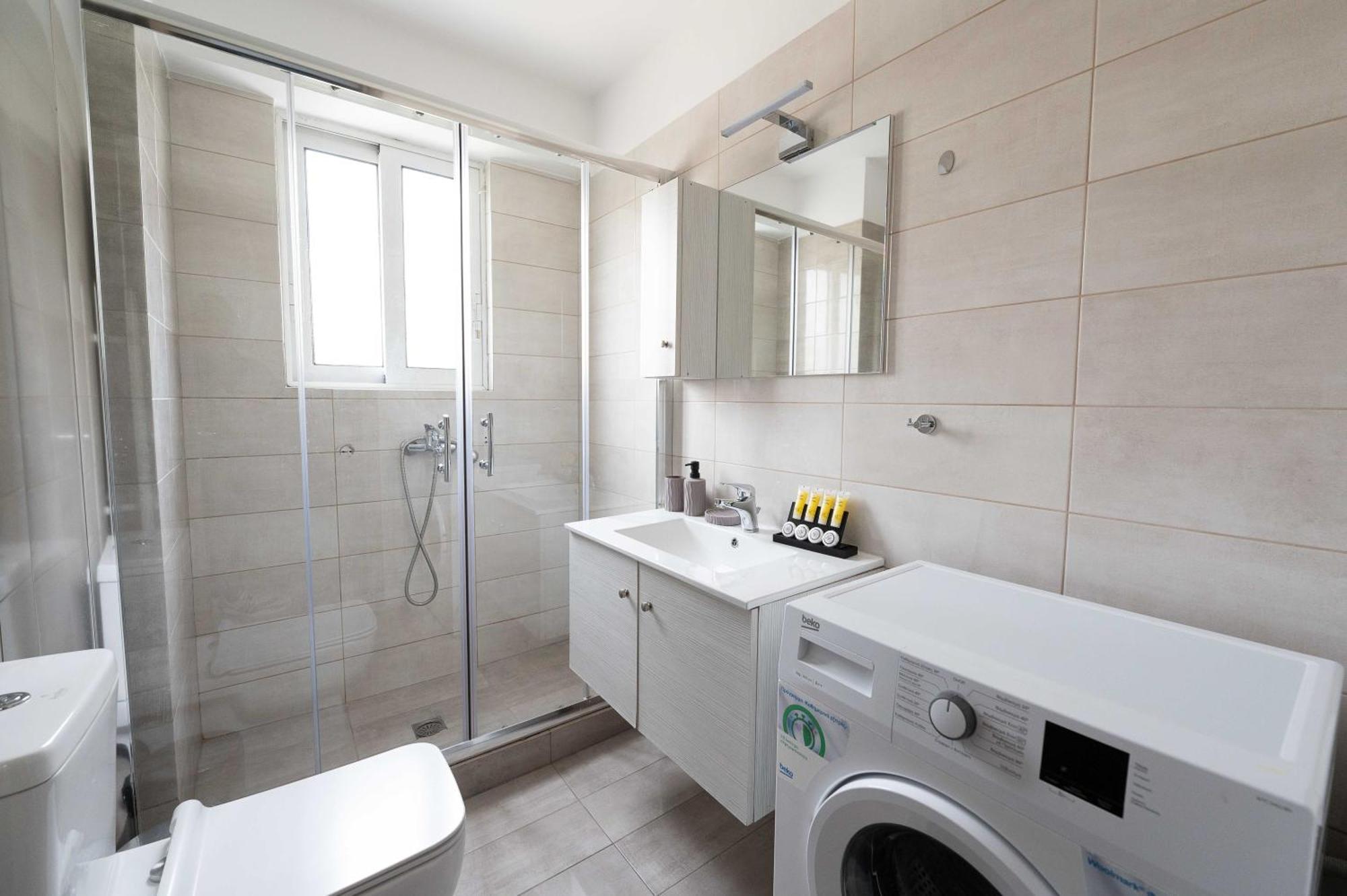 Modern Spacious Apartment Located In بيرايوس المظهر الخارجي الصورة